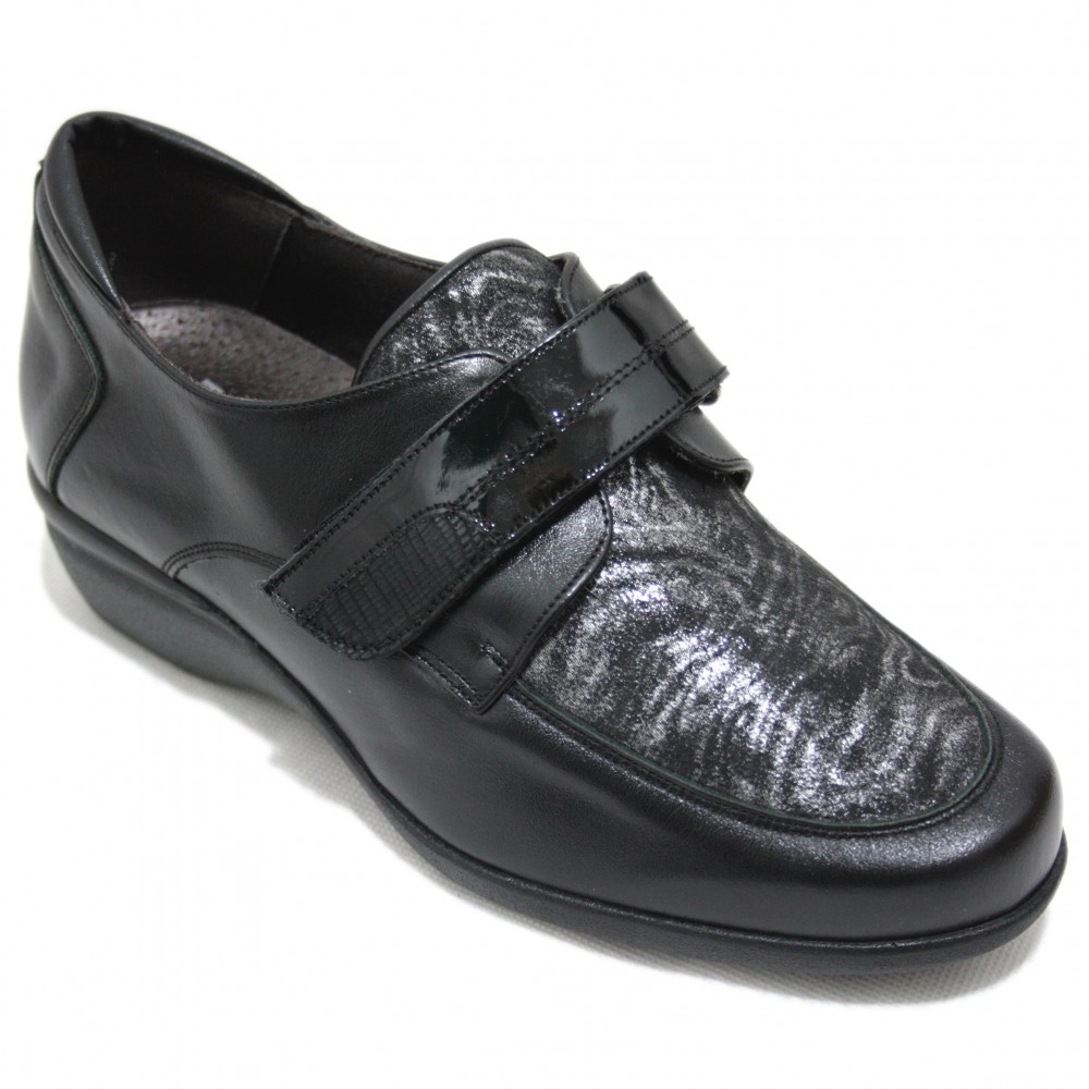 black wide dress shoes